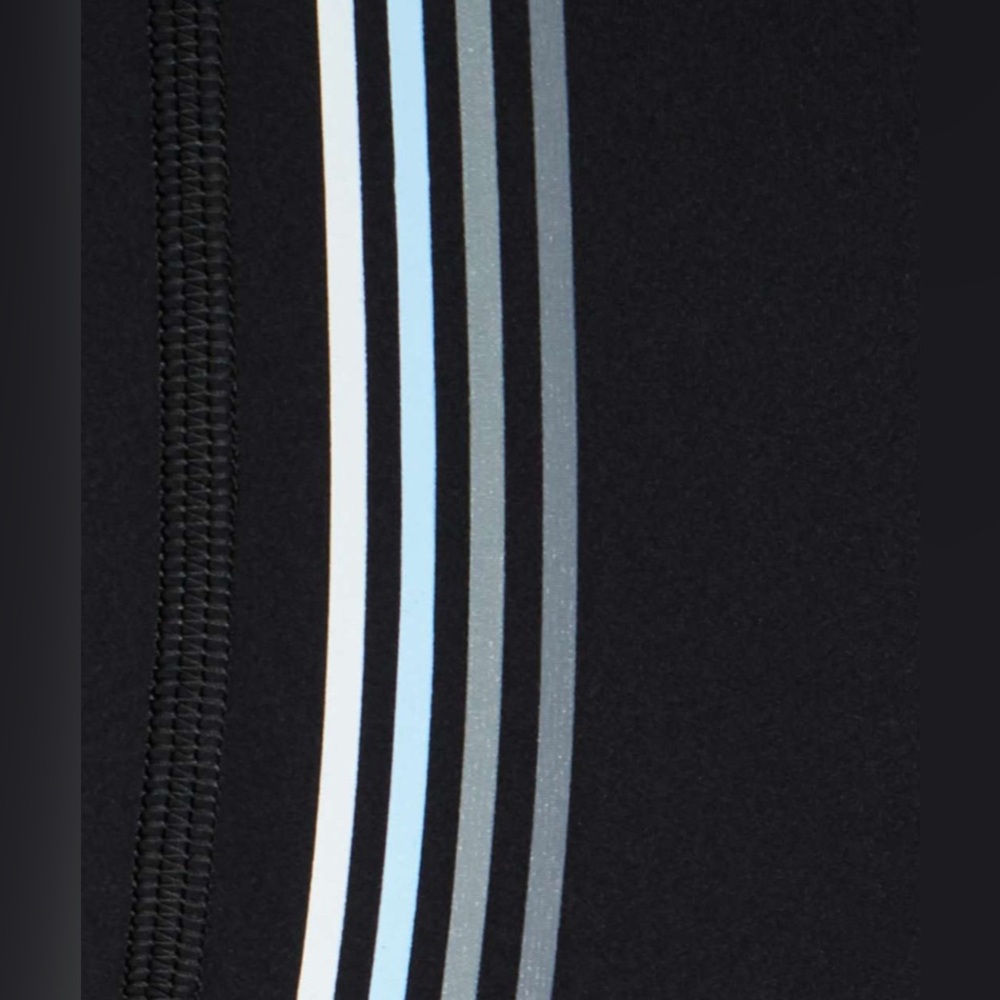 SOLD Lululemon Speed Light Tight 25" in Black Size 4 - Picture 5 of 7